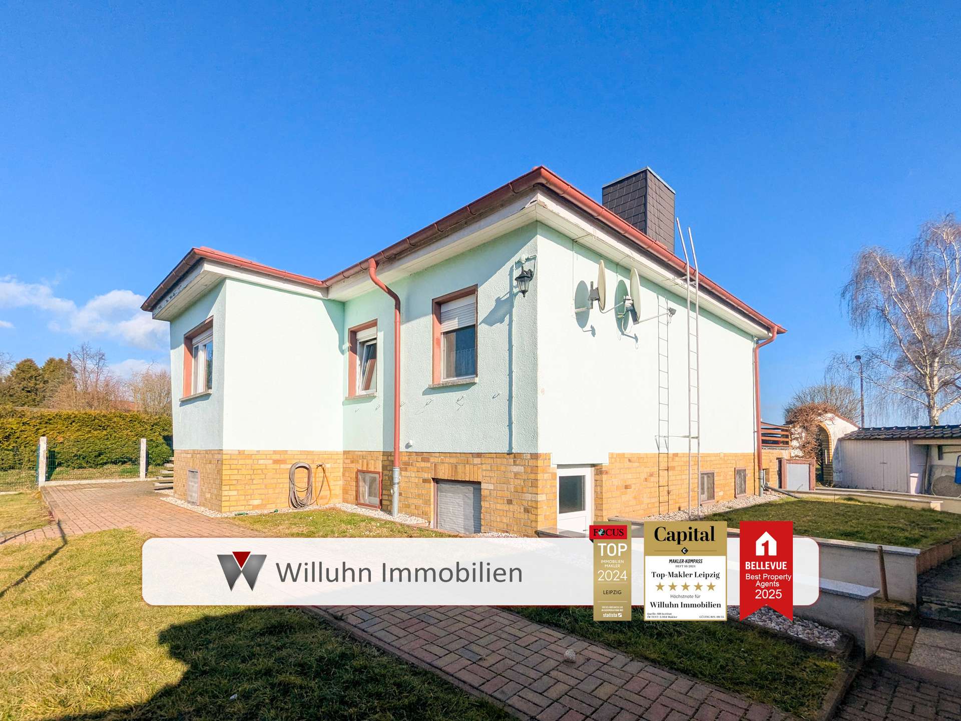 Rückansicht mit Weg