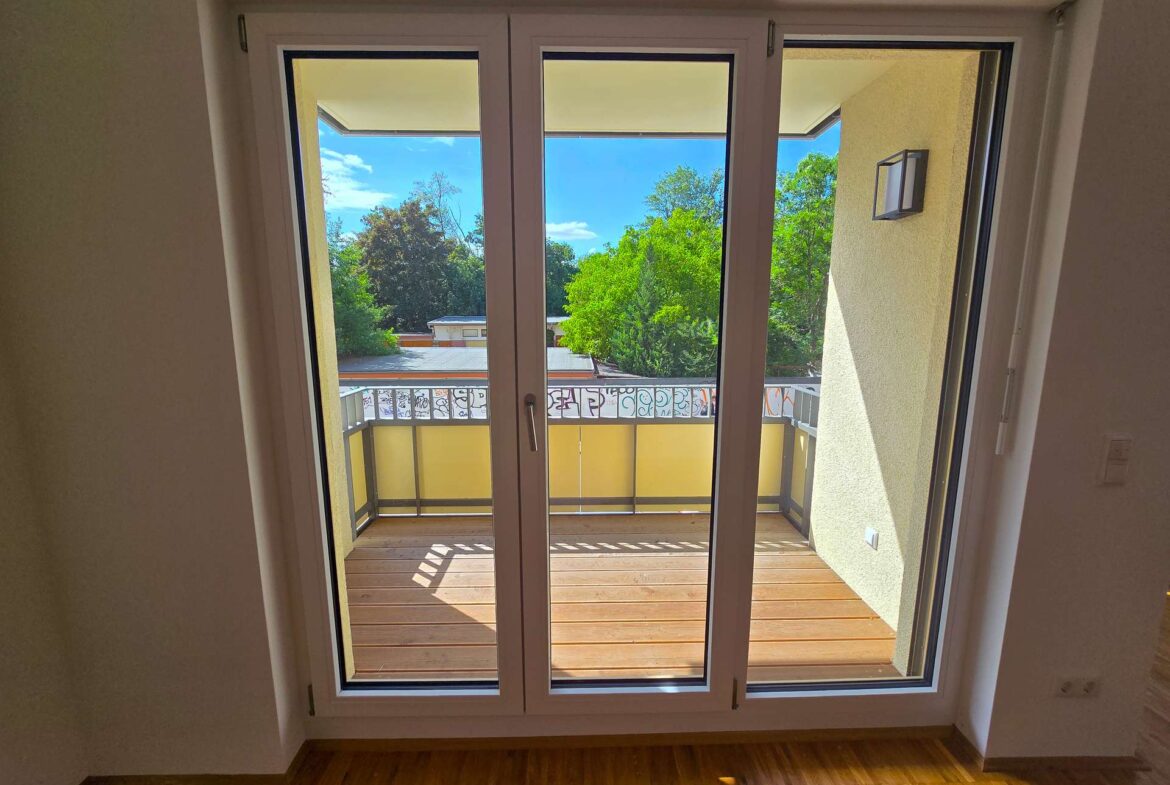 Blick Küche zum Balkon