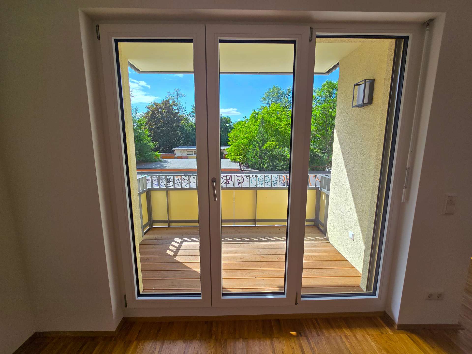Blick Küche zum Balkon
