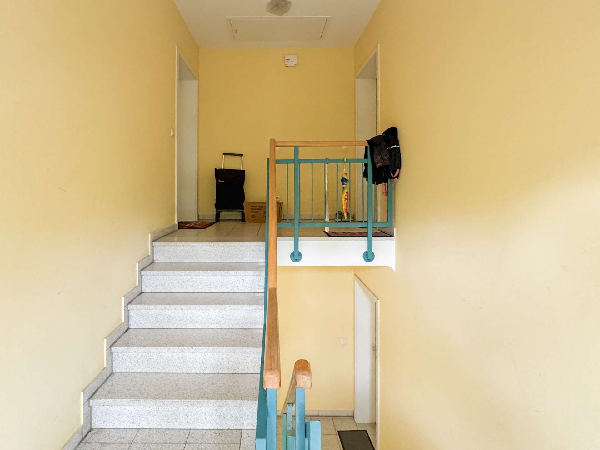 Wohnungseingang (links)