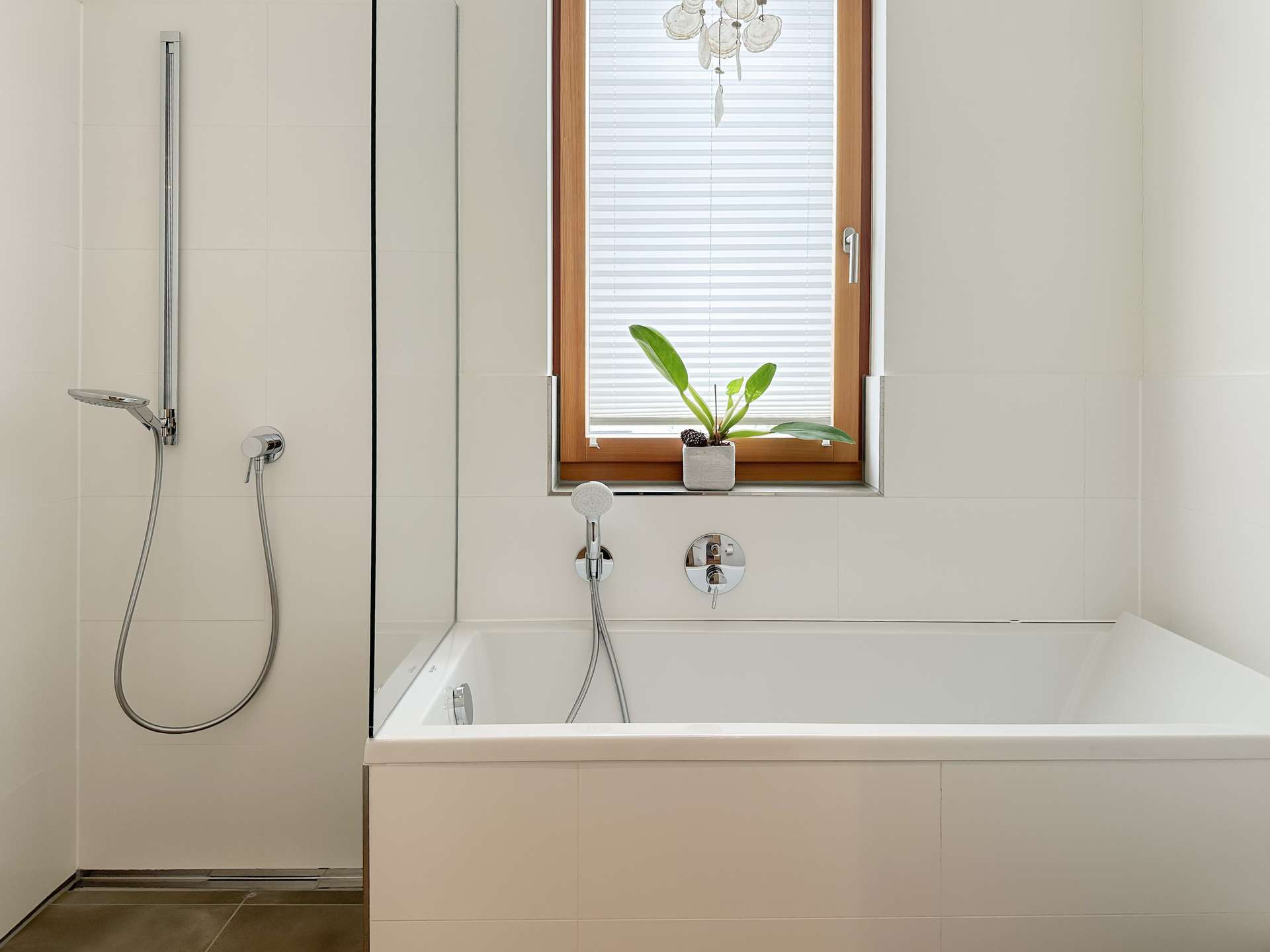 Tageslicht-Gäste-Badezimmer