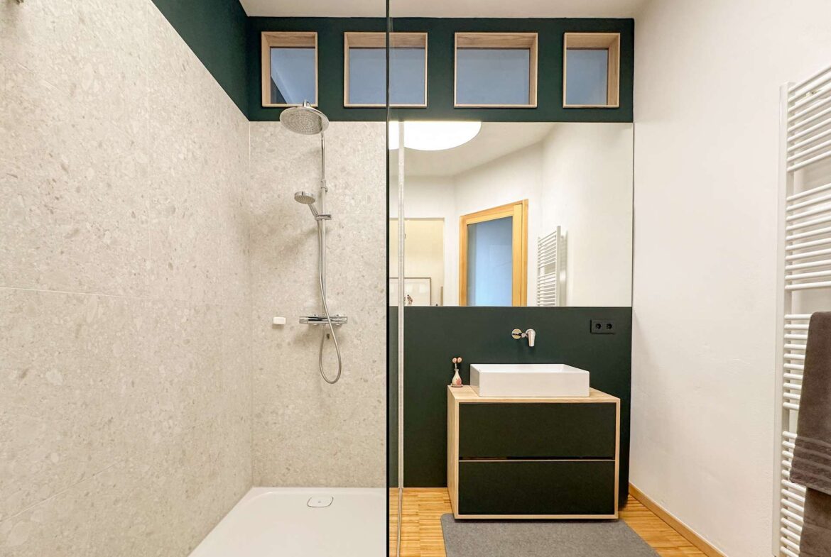 Modernes Badezimmer