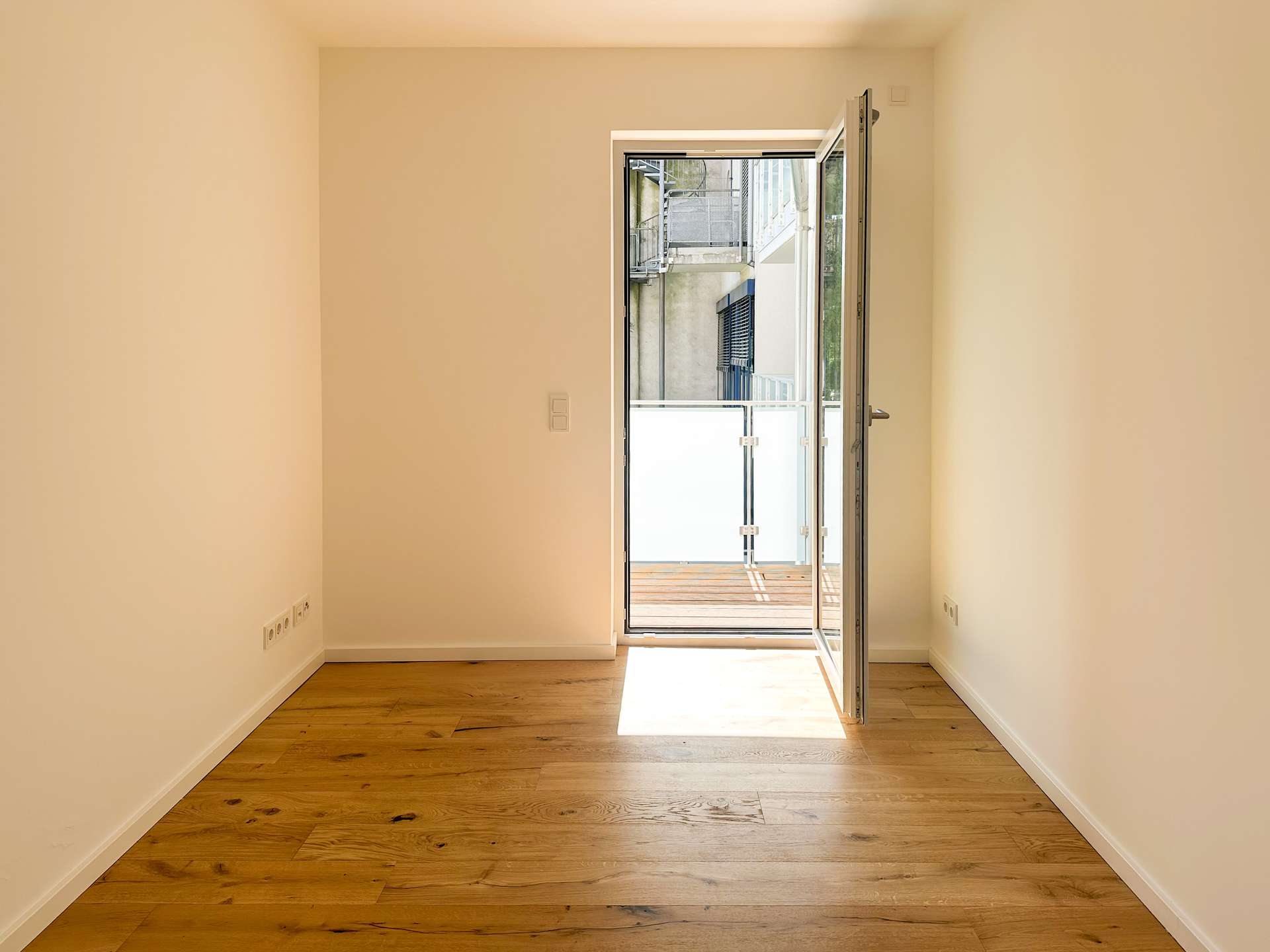 Zimmer mit Balkonzugang