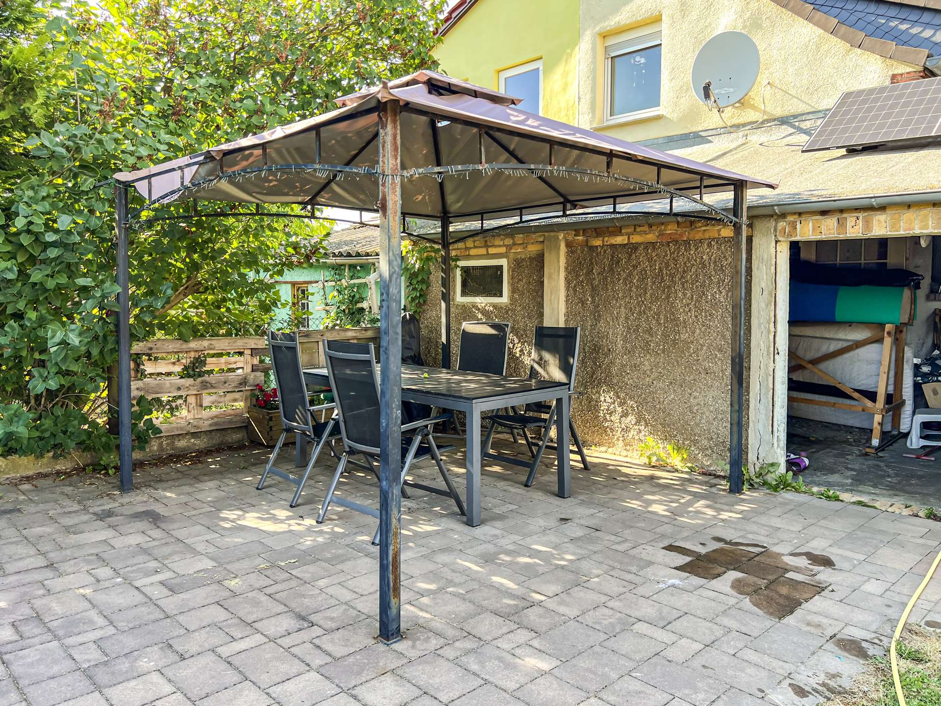 Terrasse mit Grill und Außenküche