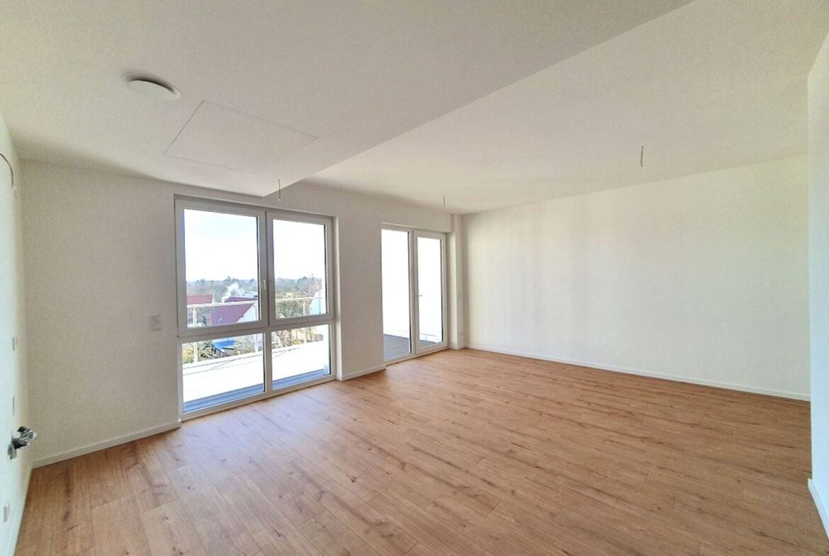 Wohn- /Essbereich mit Zutritt zum Balkon