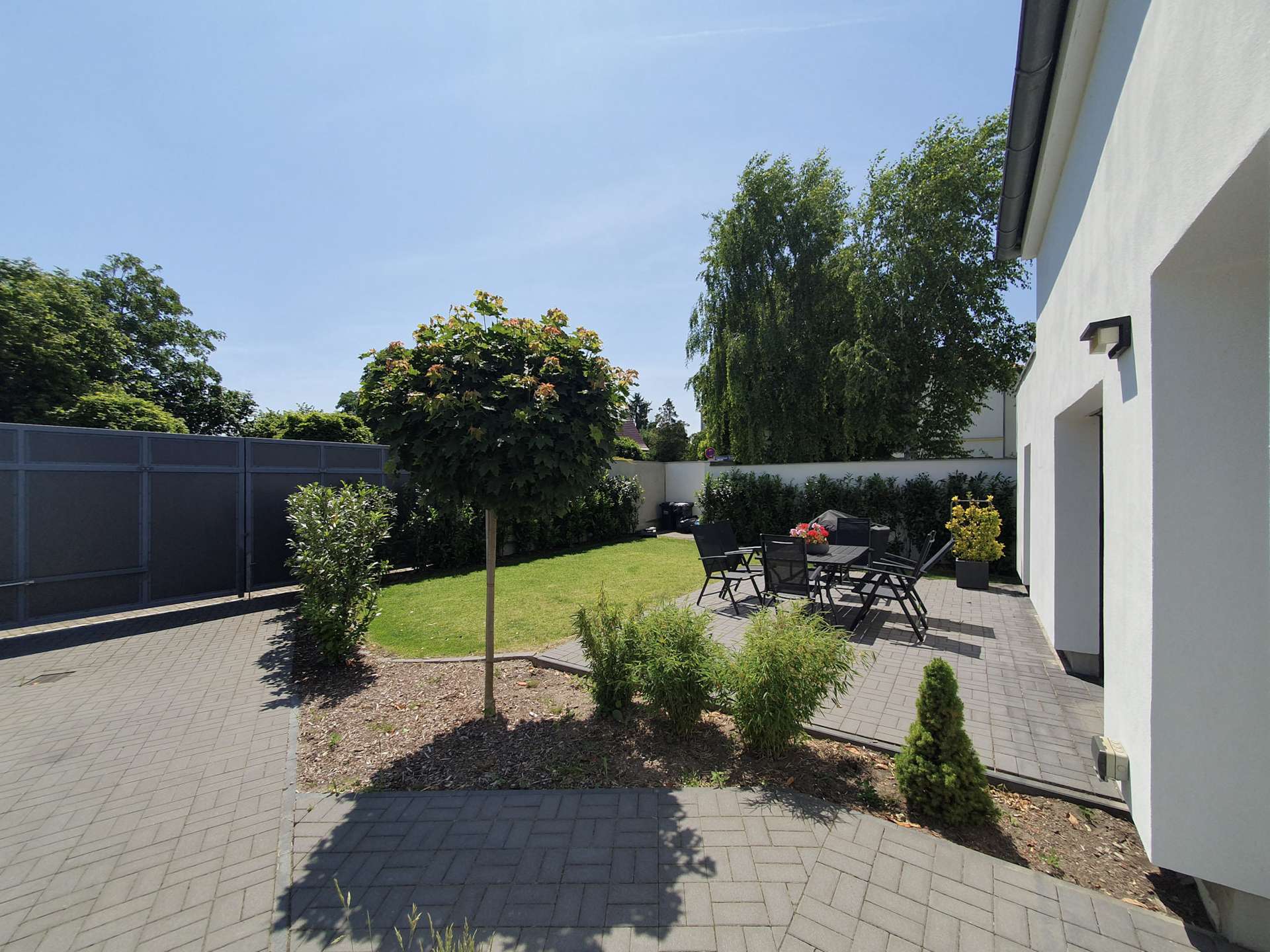 Garten mit Terrasse