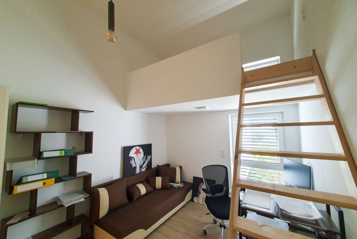 Kinderzimmer/Büro 1