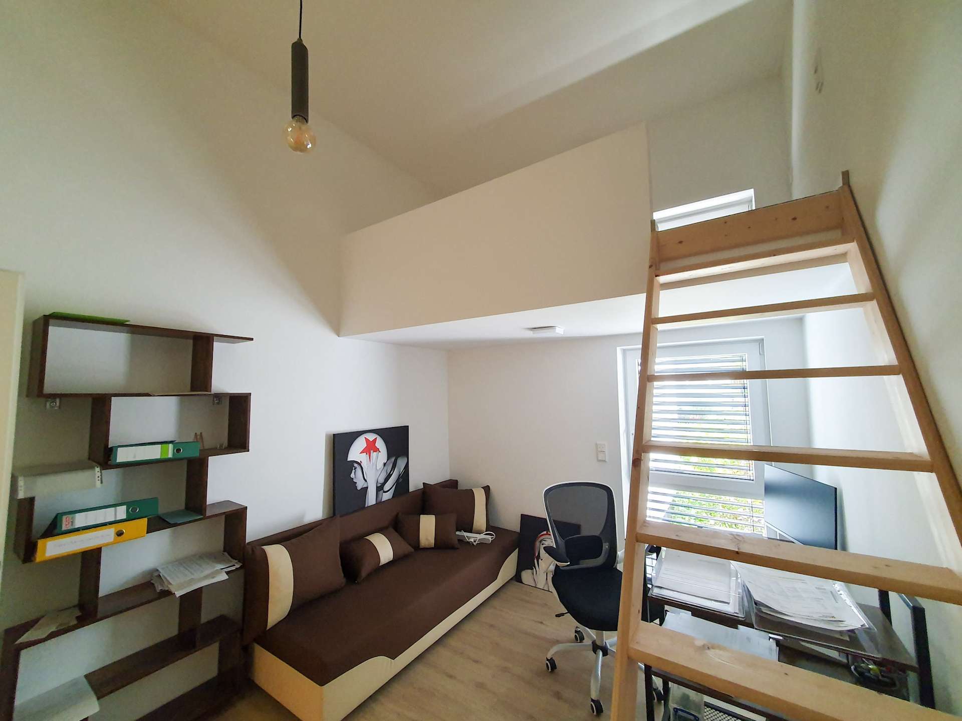 Kinderzimmer/Büro 1