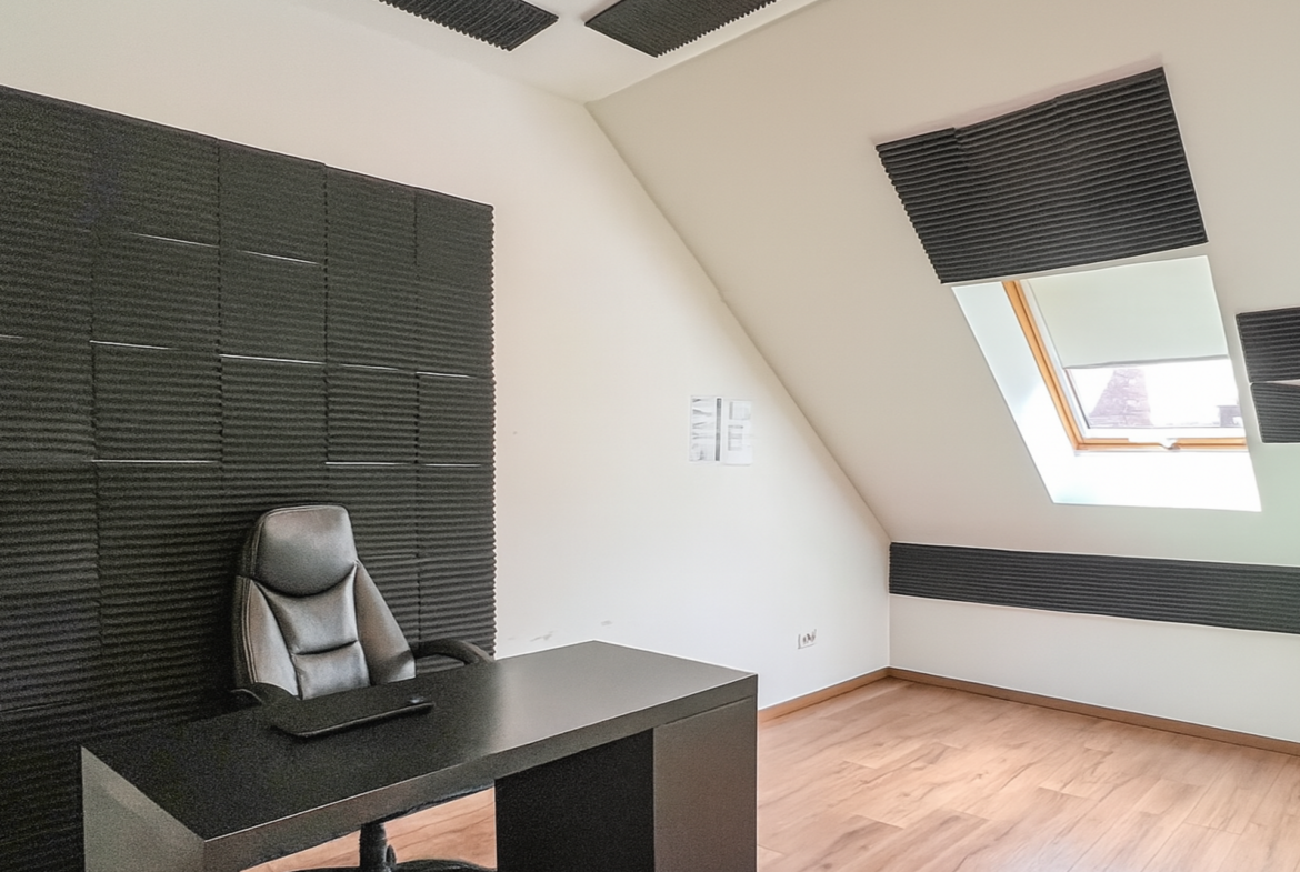 Arbeits- oder Kinderzimmer