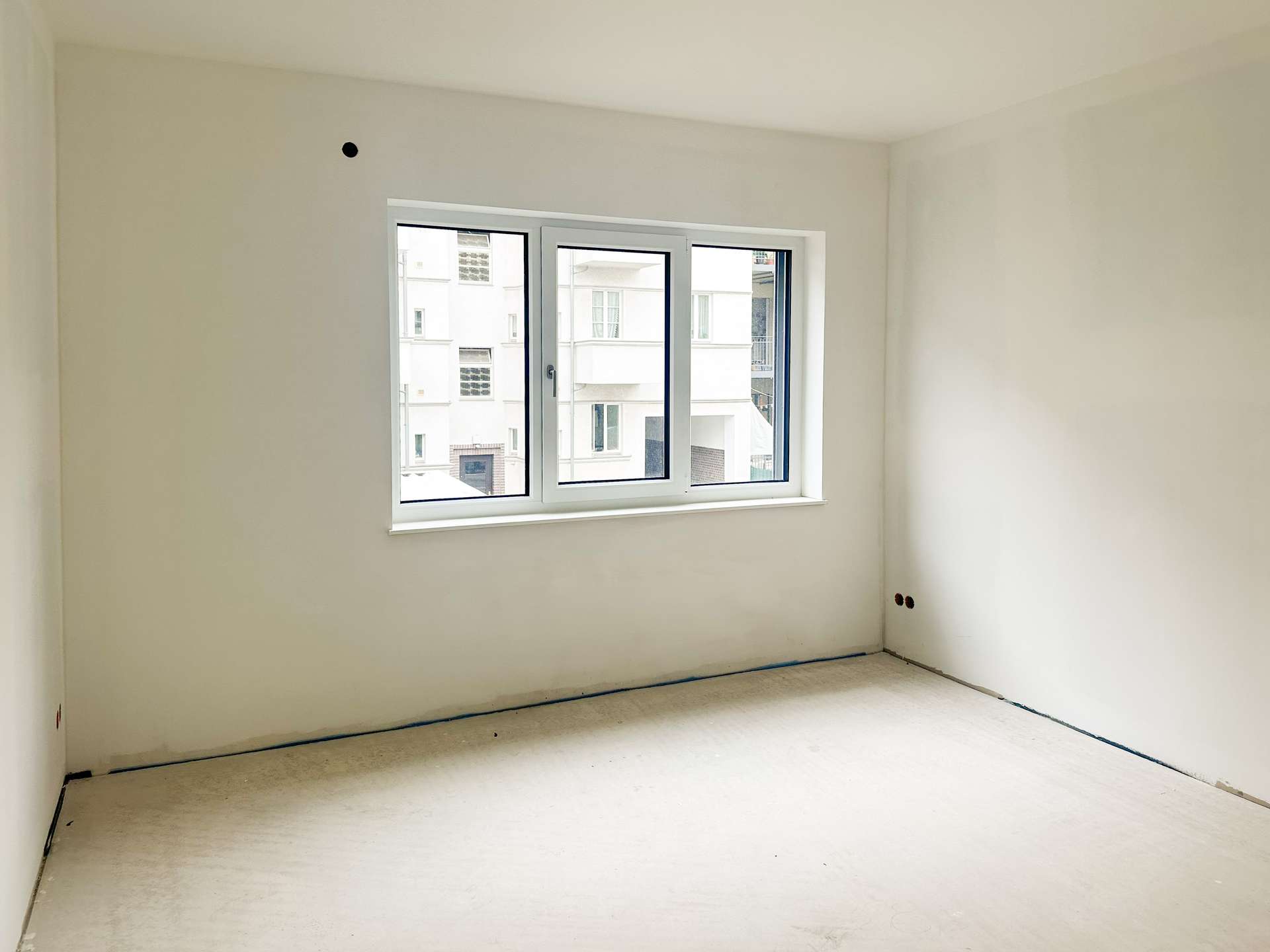 Helles Arbeitszimmer
