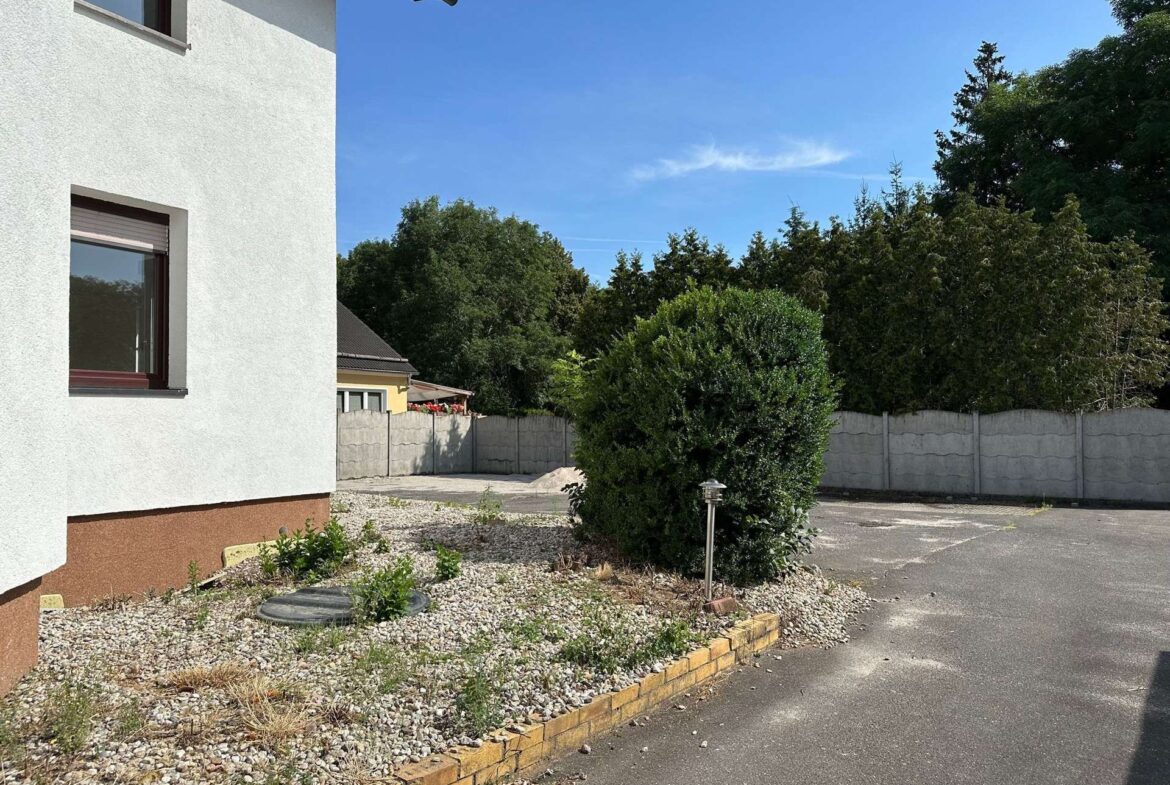 Zufahrt zu den Stellplätzen im Hinterhof 