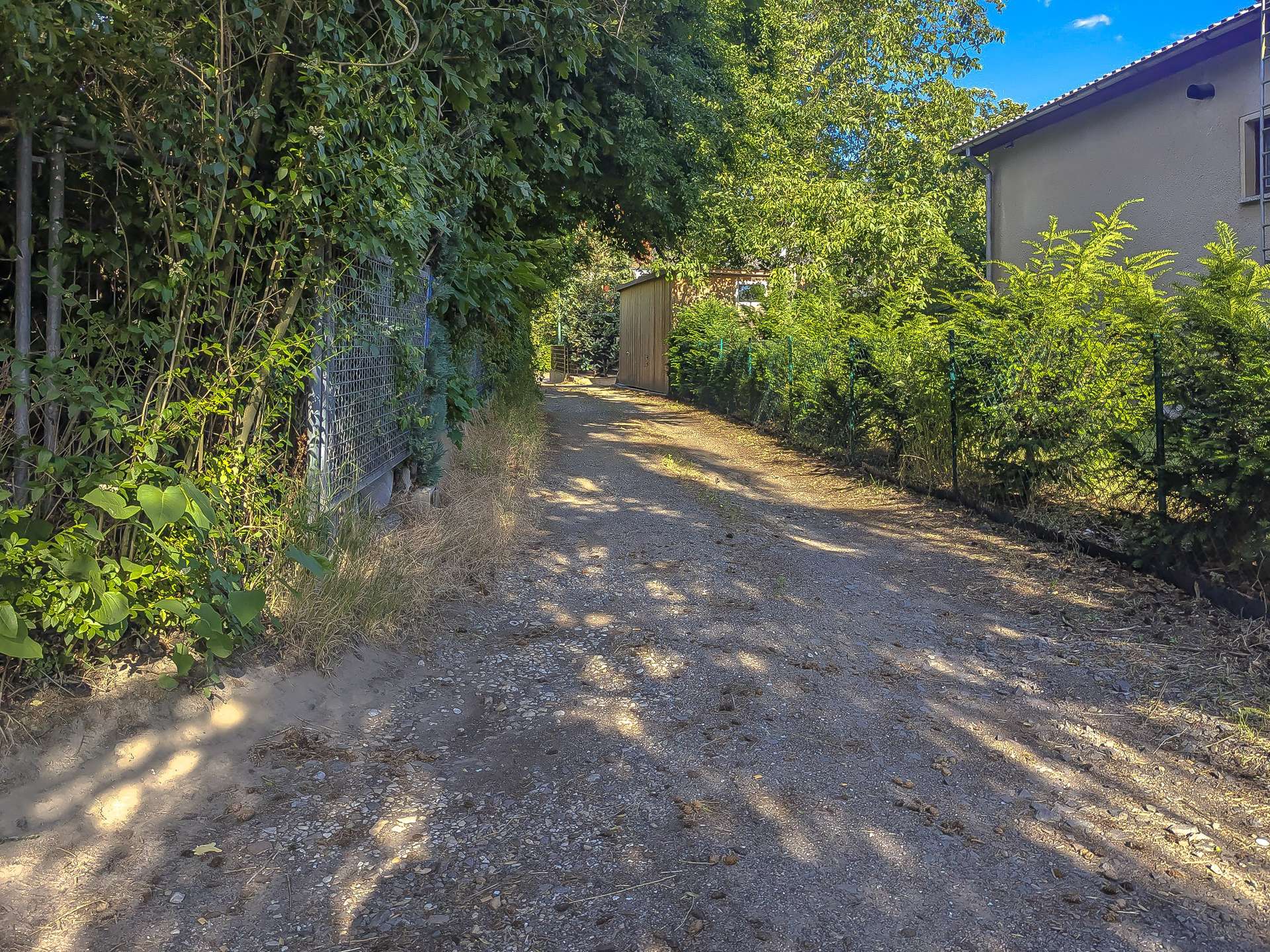 Weg zur Straße