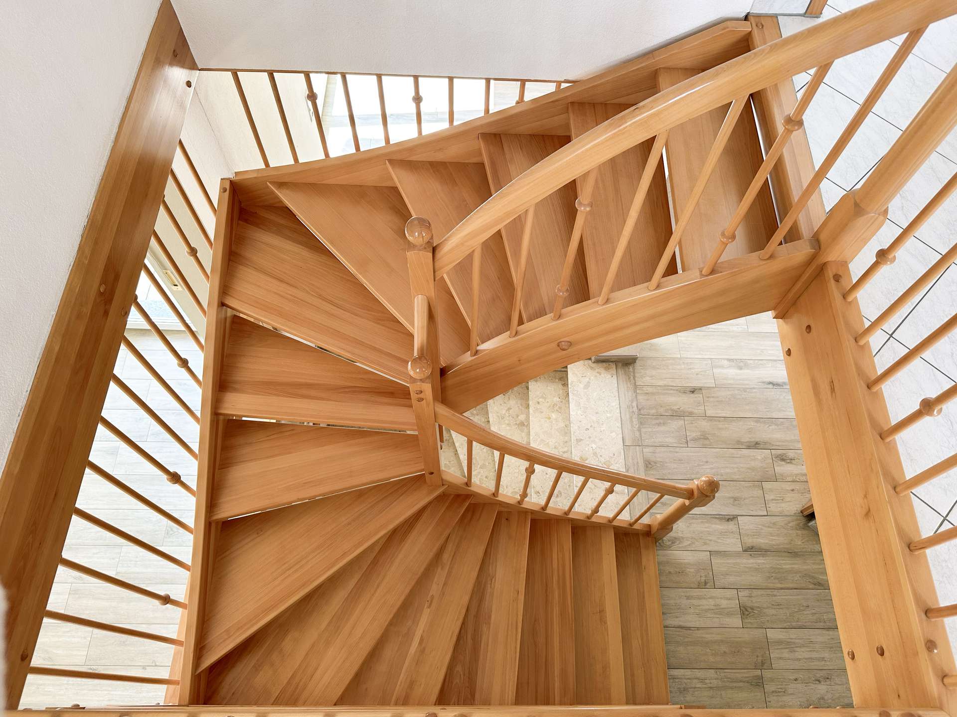 Massive Holztreppe
