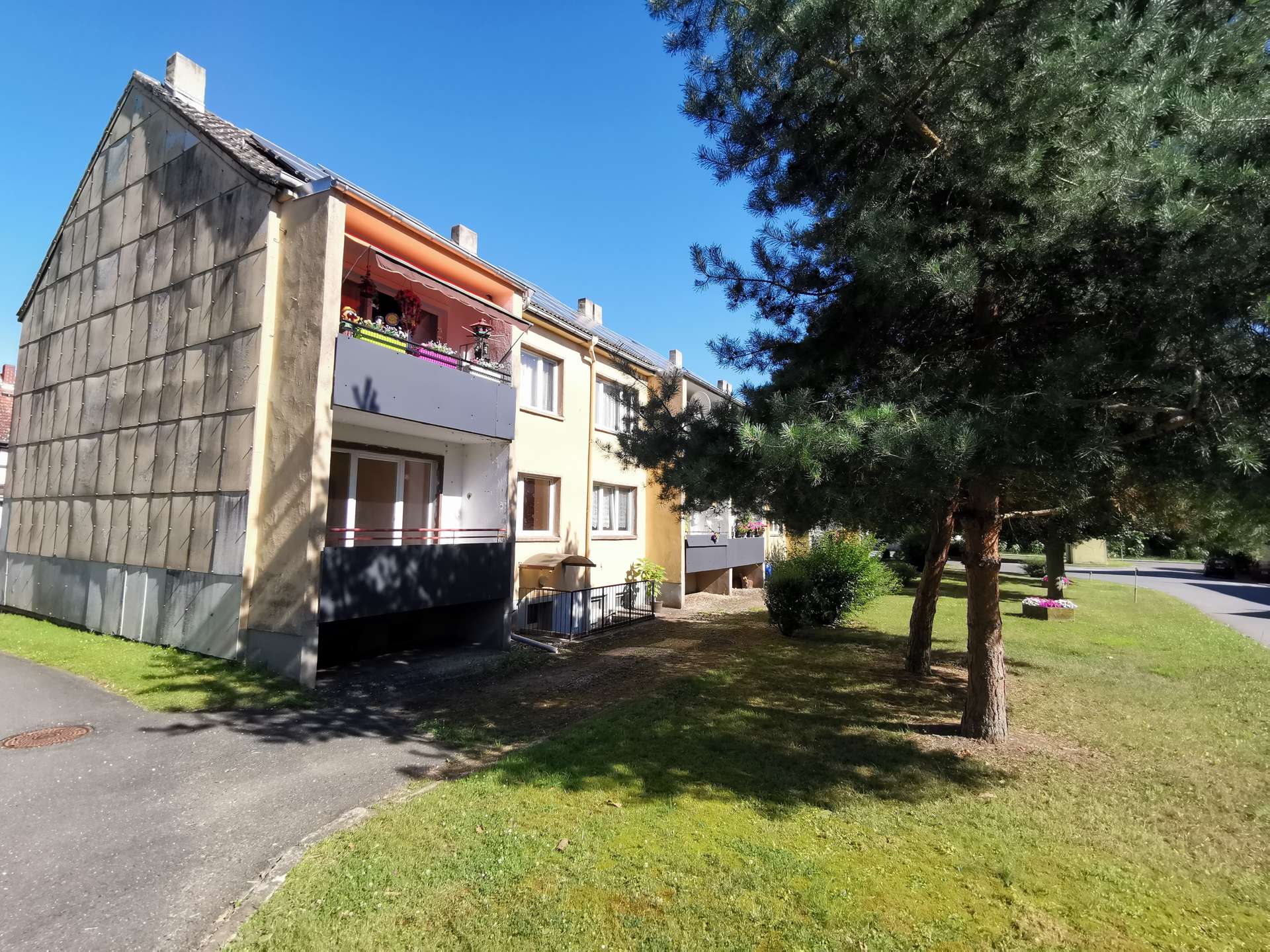 Hausansicht mit Giebelwand