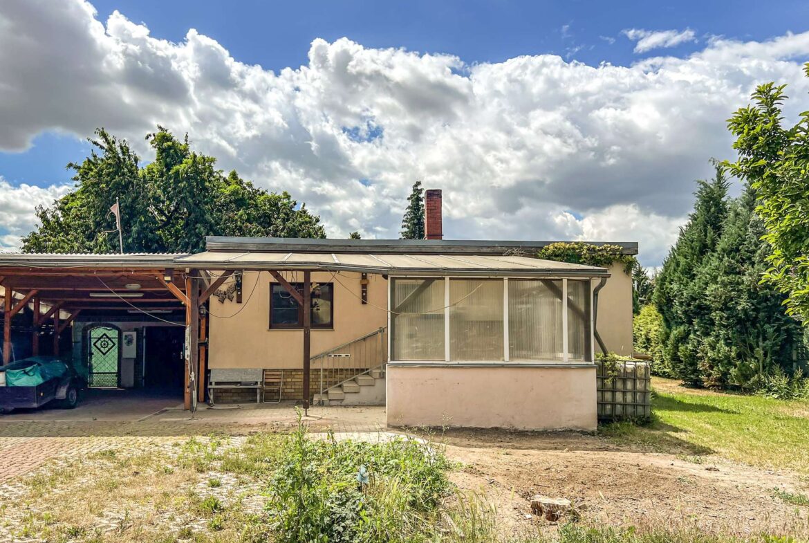 Sanierungsbedürftiger Bungalow