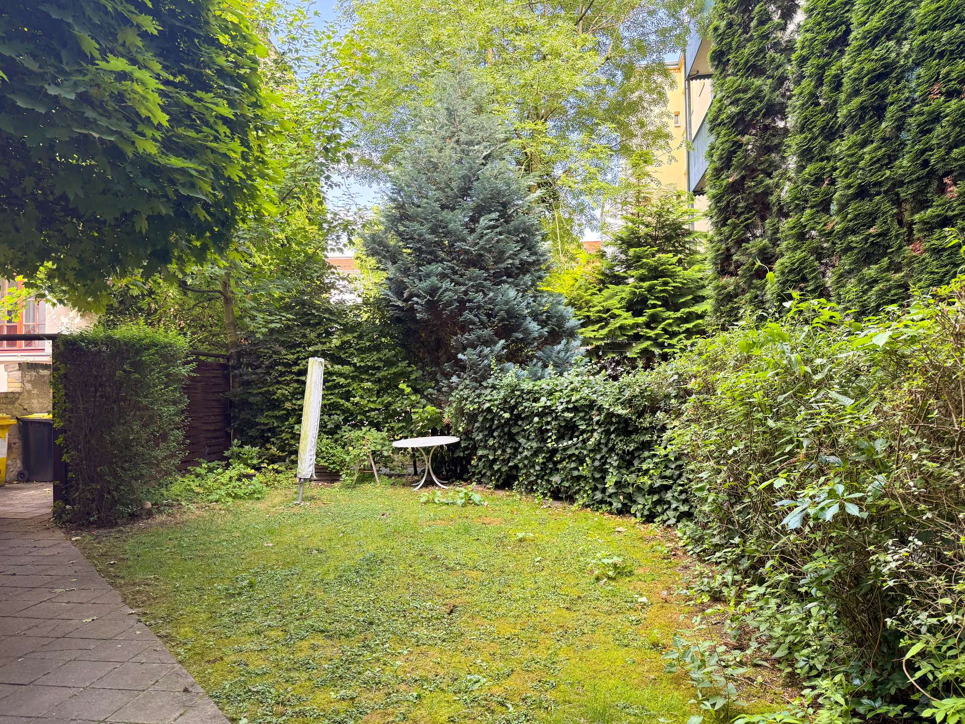 ruhiger Innenhof