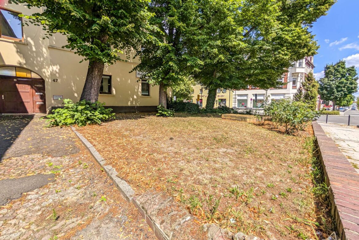 Vorplatz auf der Südseite