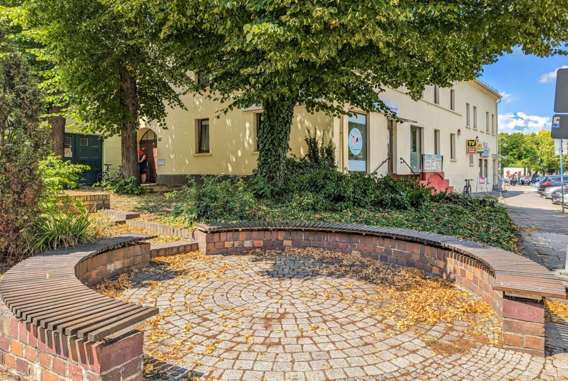 Vor dem Haus