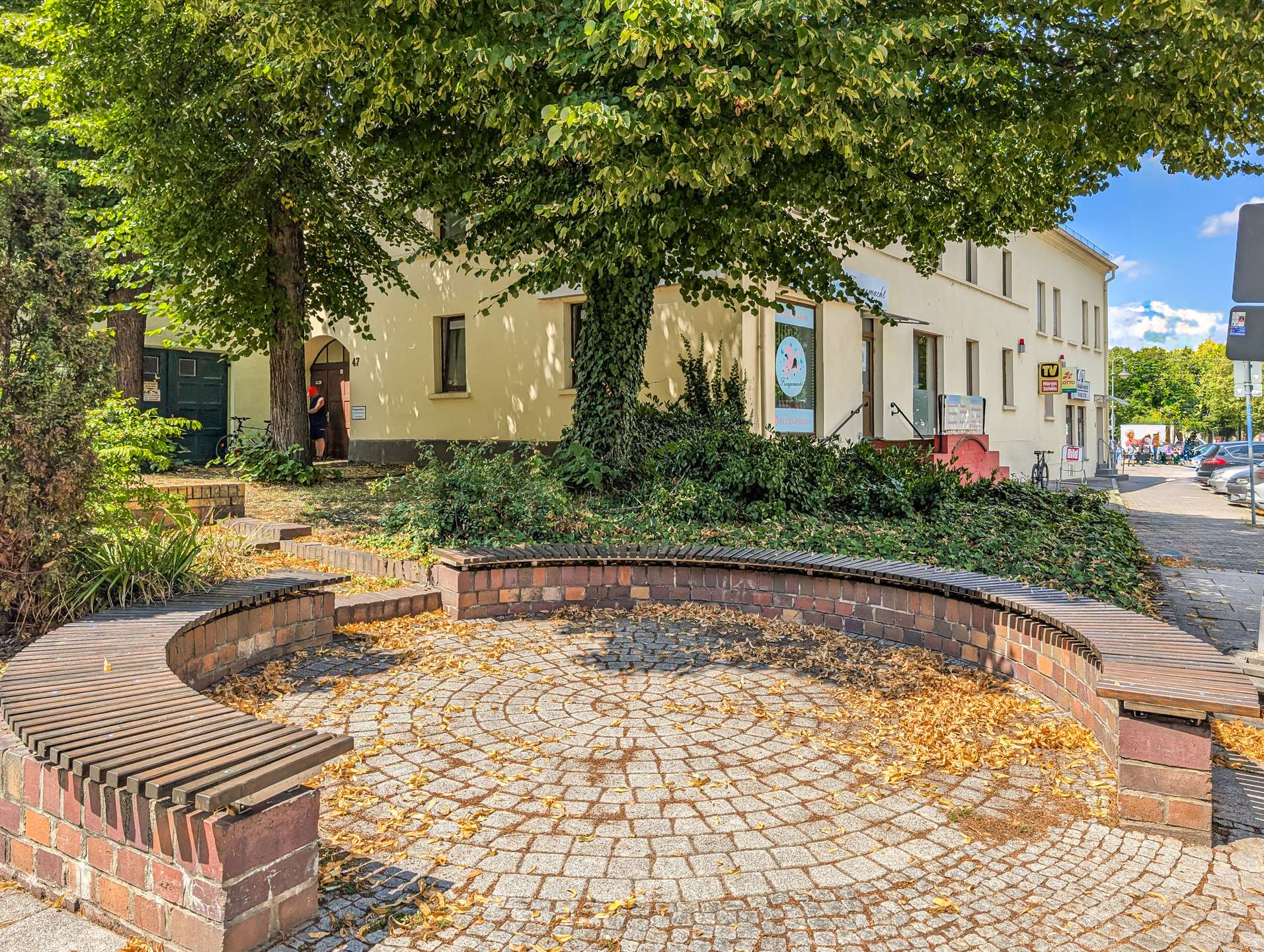 Vor dem Haus