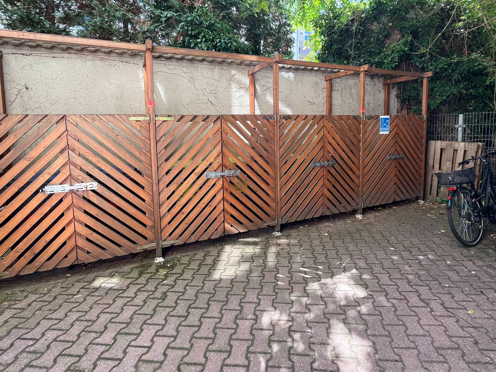 Platz für Mülltonnen