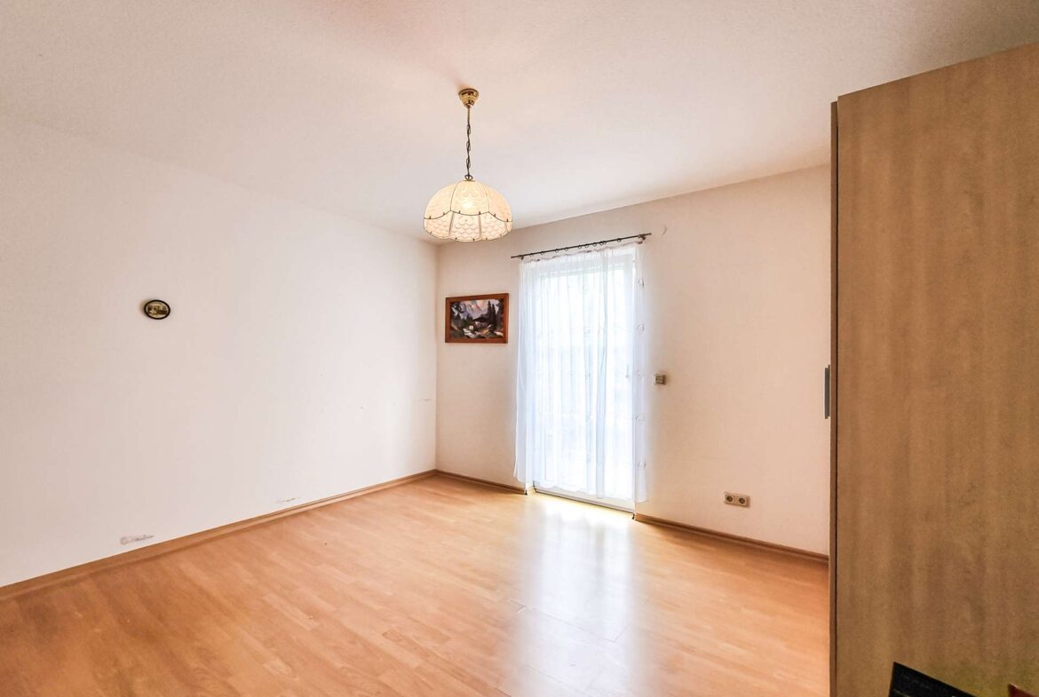 Schlafzimmer 2 I EG