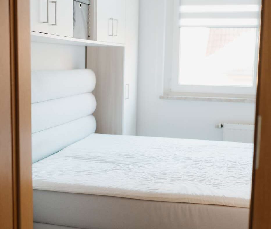 Schlafzimmer mit Boxspringbett