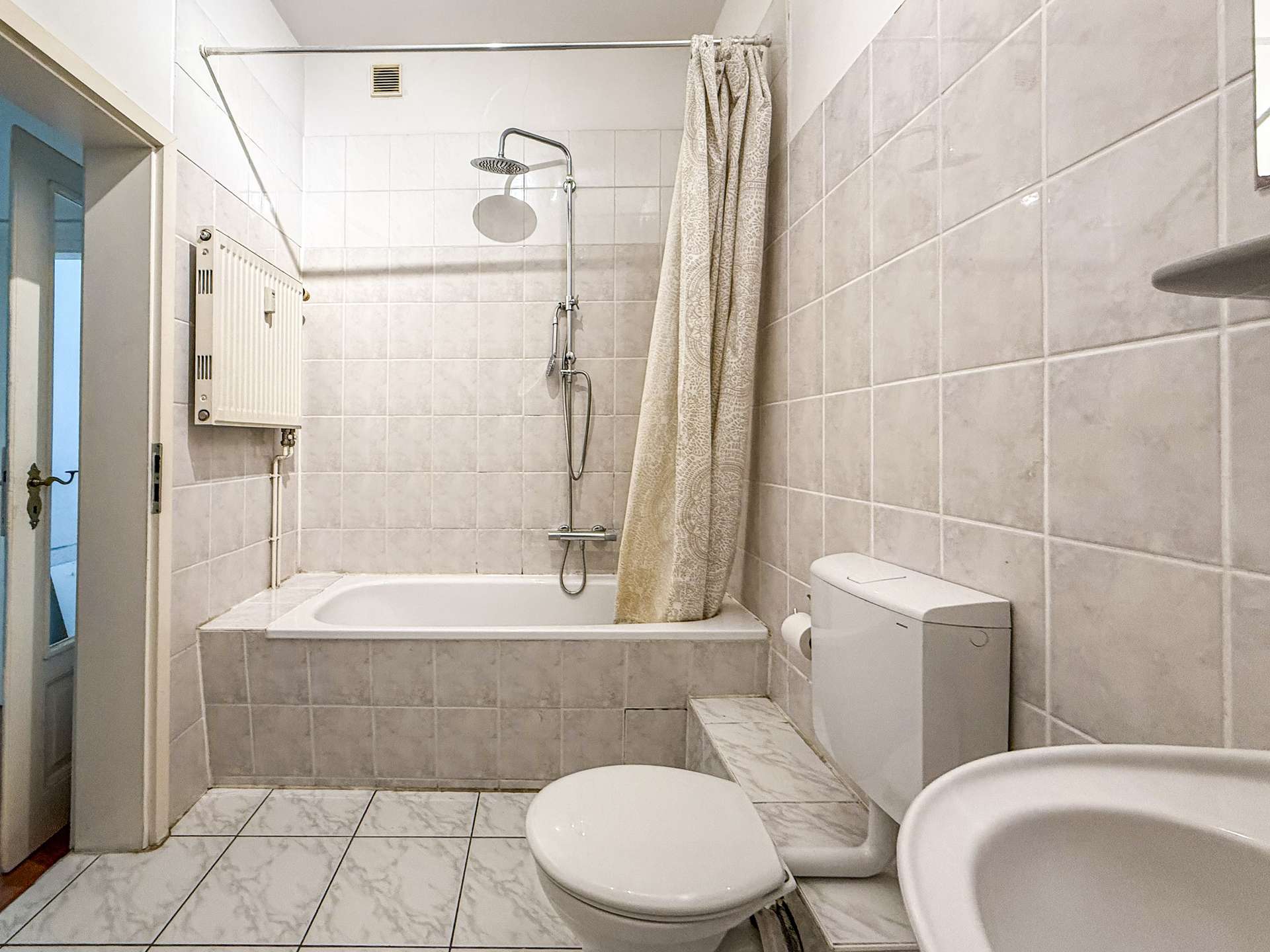 Bad mit Wanne