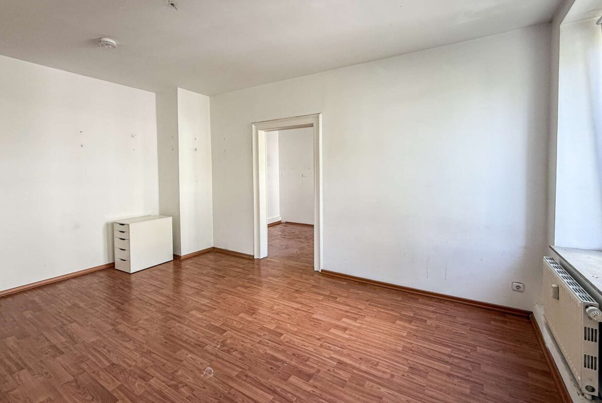 Geräumiges Wohnzimmer