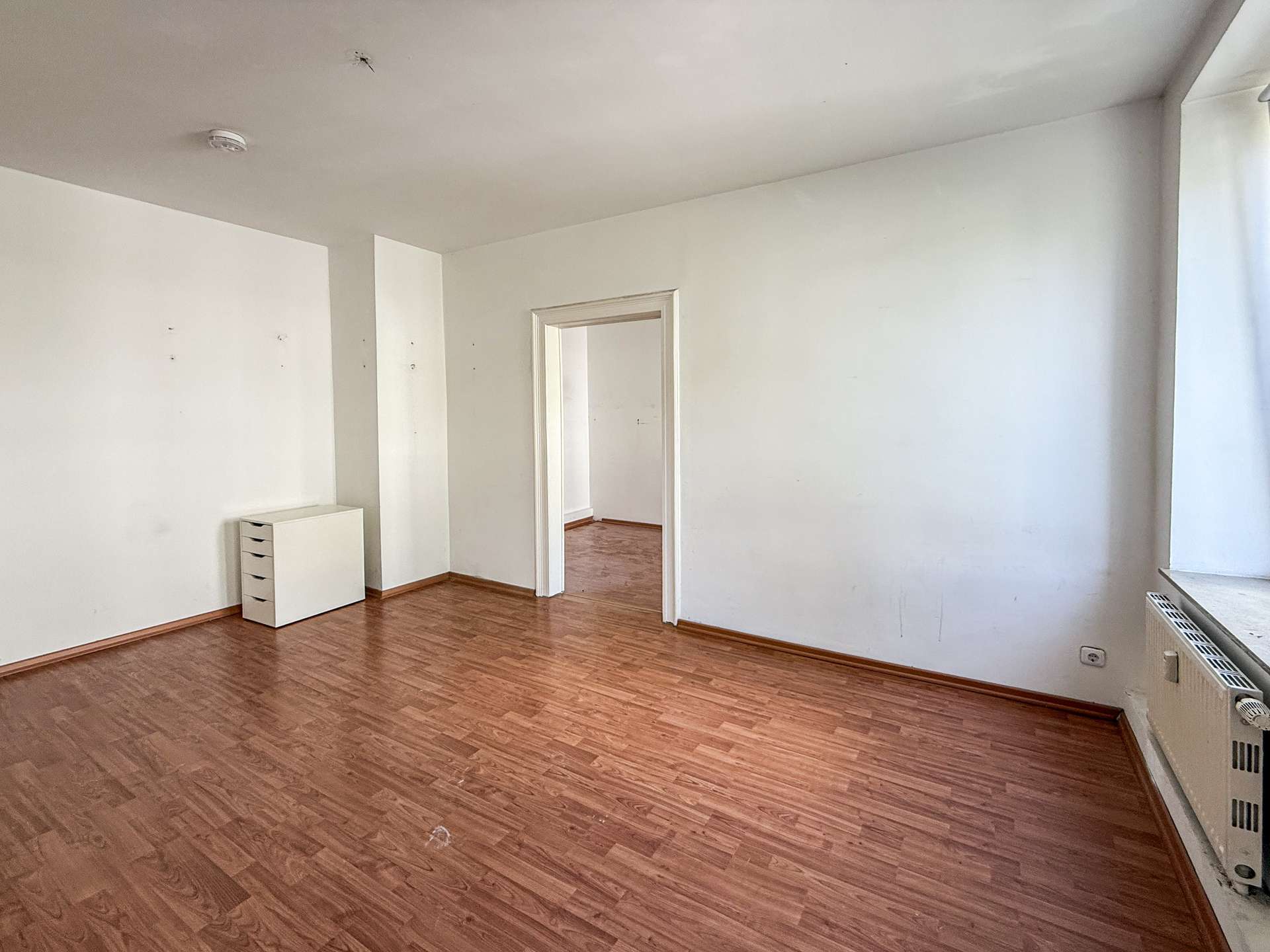 Geräumiges Wohnzimmer