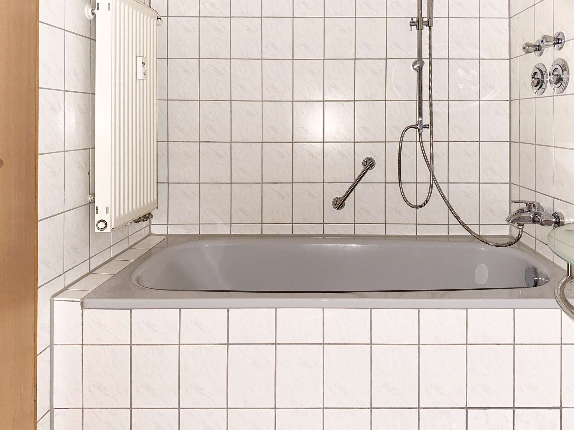 Bad mit Badewanne