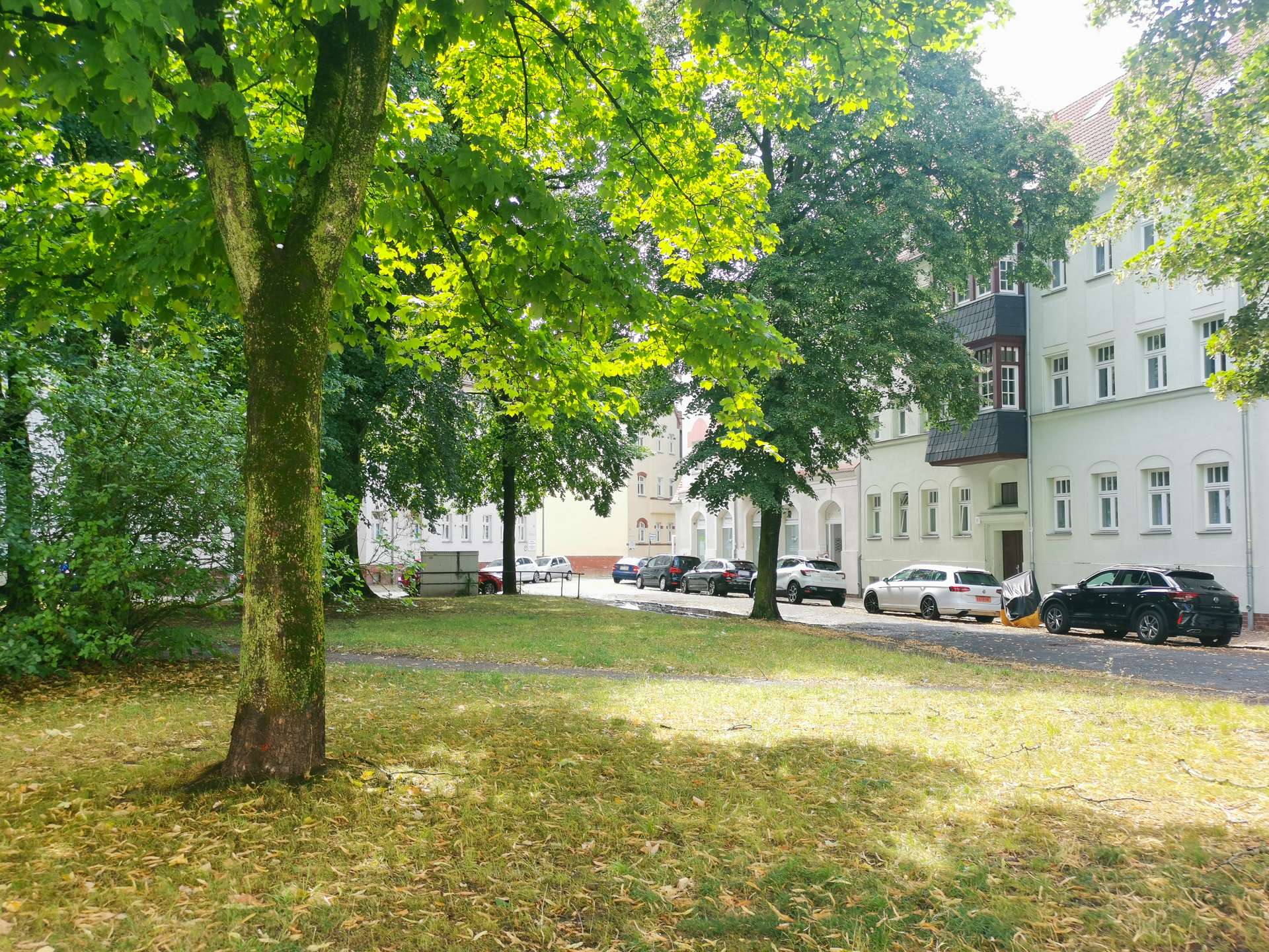 Kleiner Park vor dem Haus