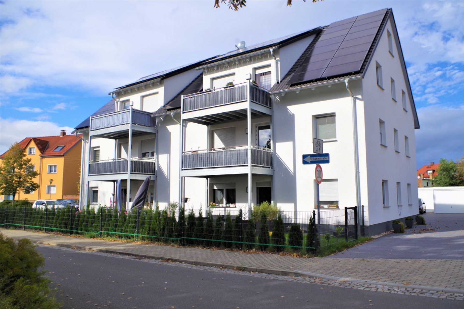 Ansicht mit Balkonen
