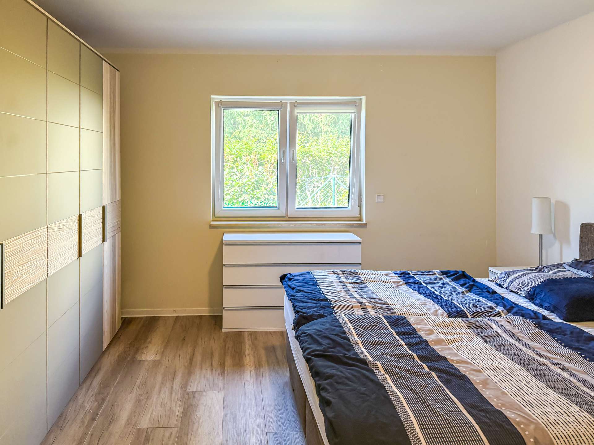 Schlafzimmer 1
