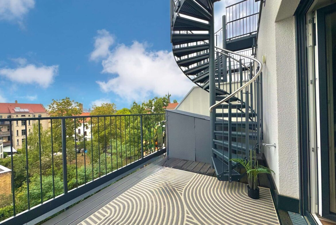 Balkon mit Zugang zur Dachterrasse
