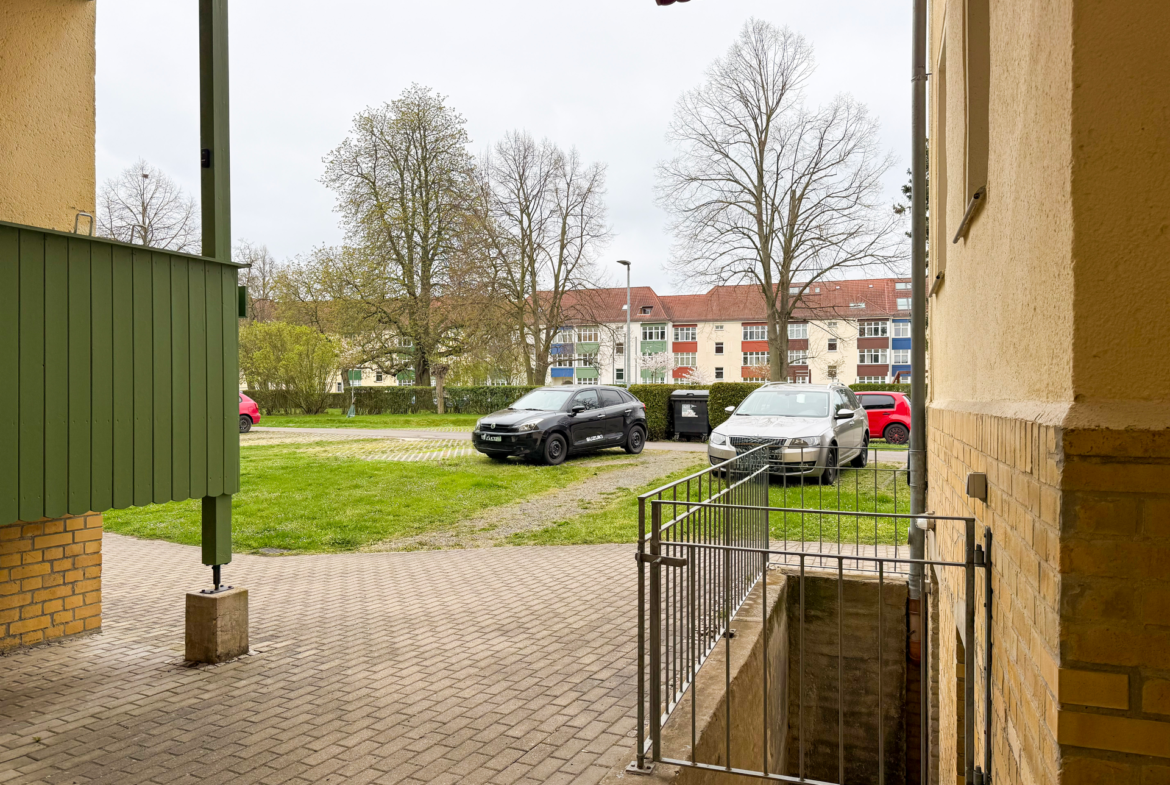 Blick in en Innenhof und Stellplatz