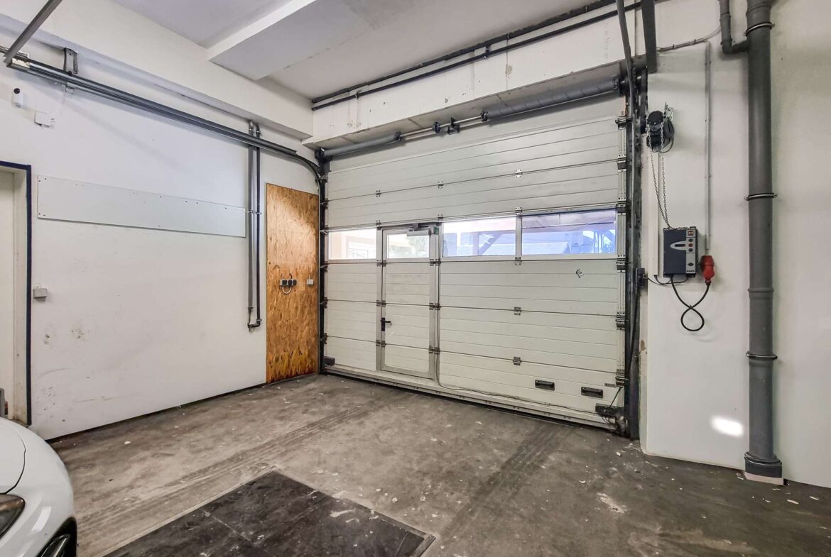 Große Garage