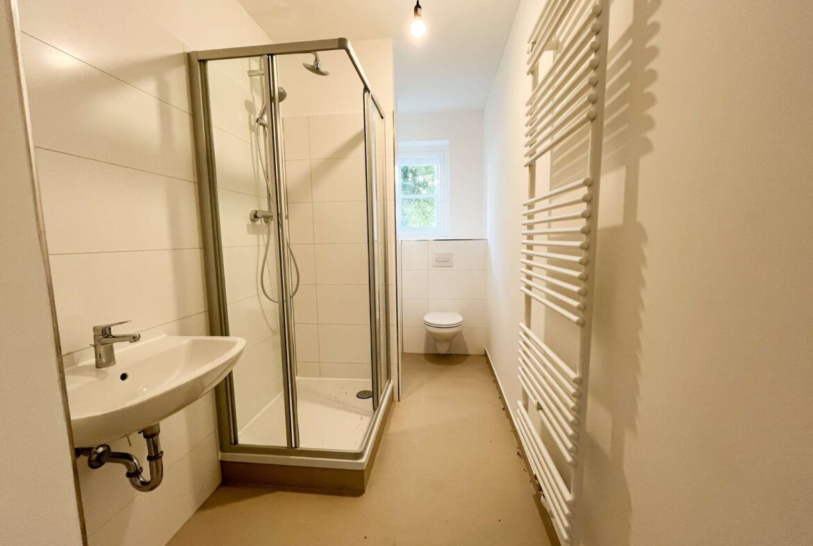 Tageslichtbad mit Dusche