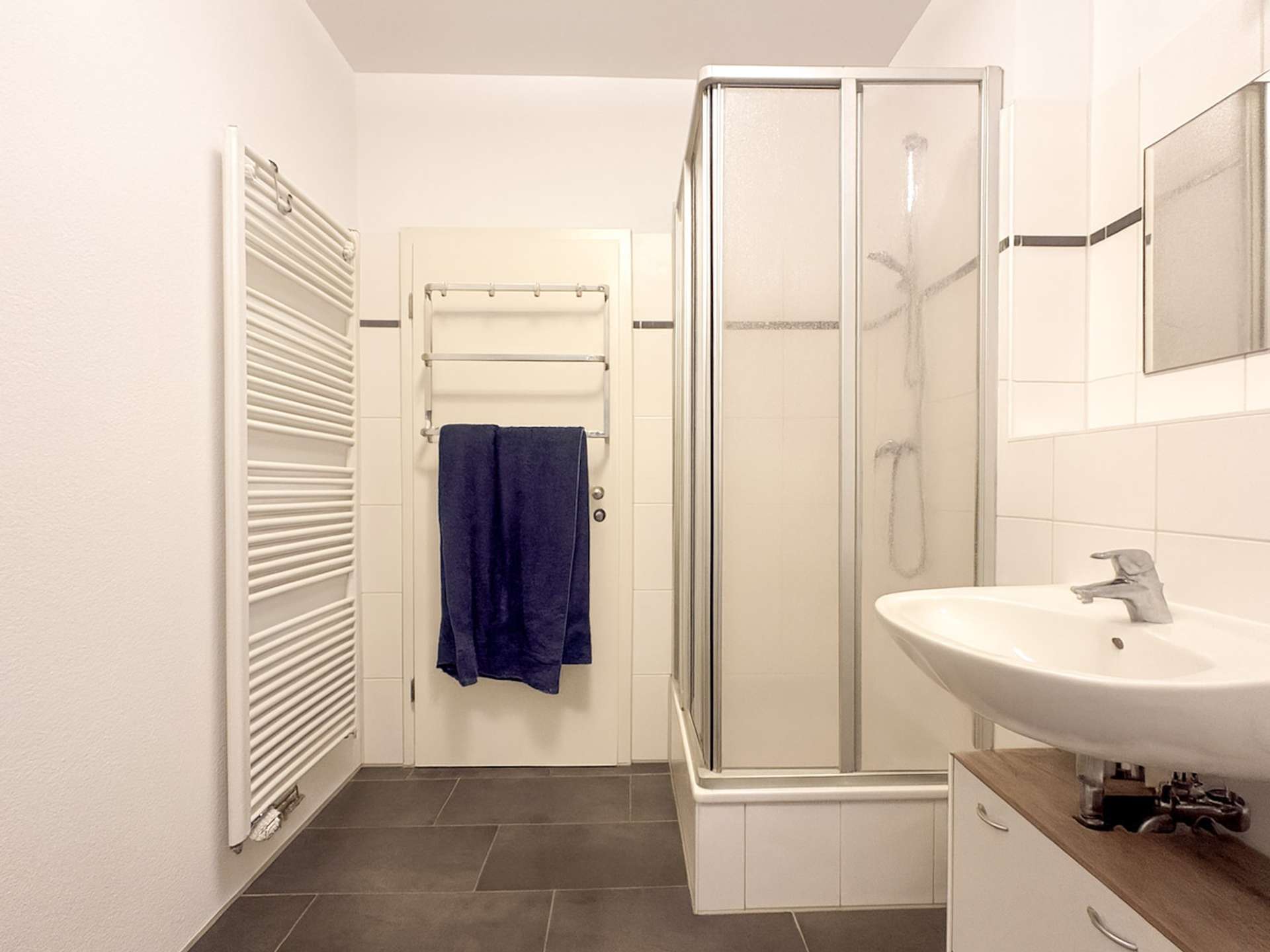 Badezimmer mit Dusche