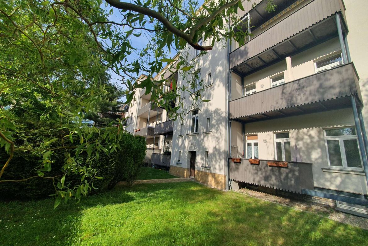 Balkon mit grünem Ausblick