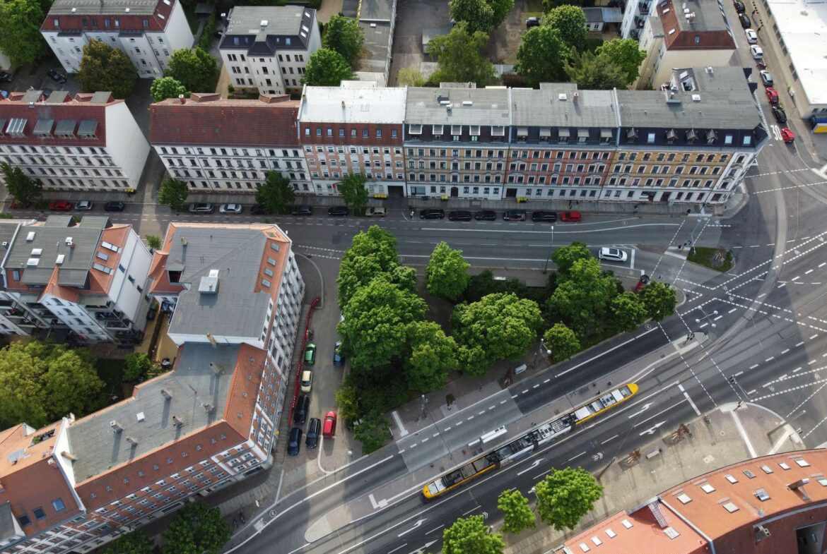 Blick von oben auf kleinen Park