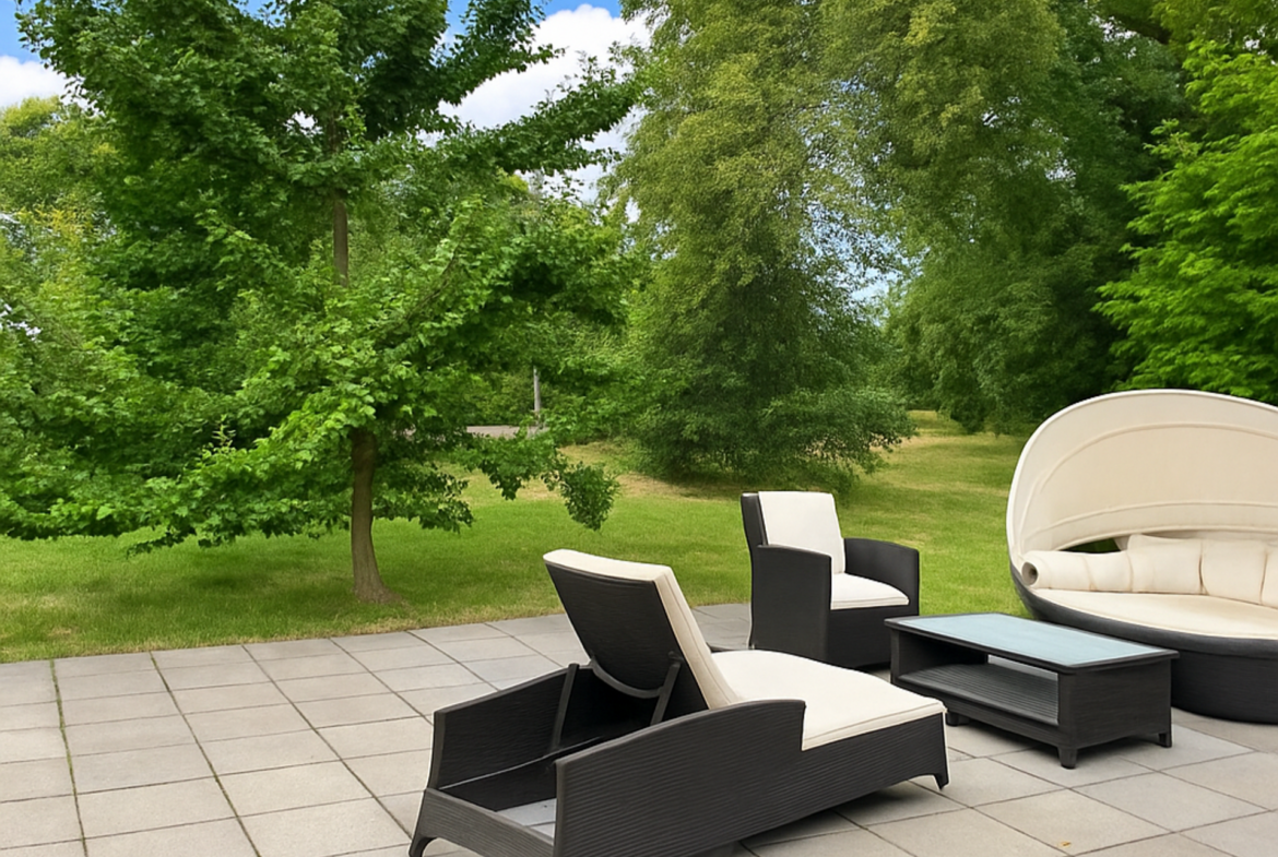 Terrasse mit Sitzgelegenheiten