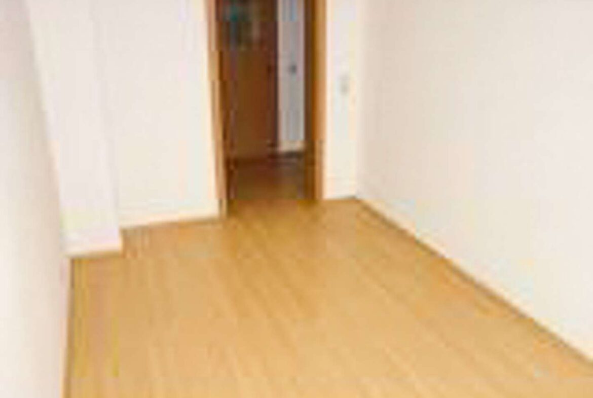 Schlafzimmer mit Blick zur Tür