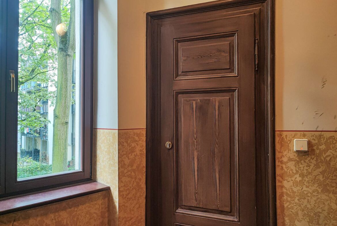 Abstellraum auf halber Treppe