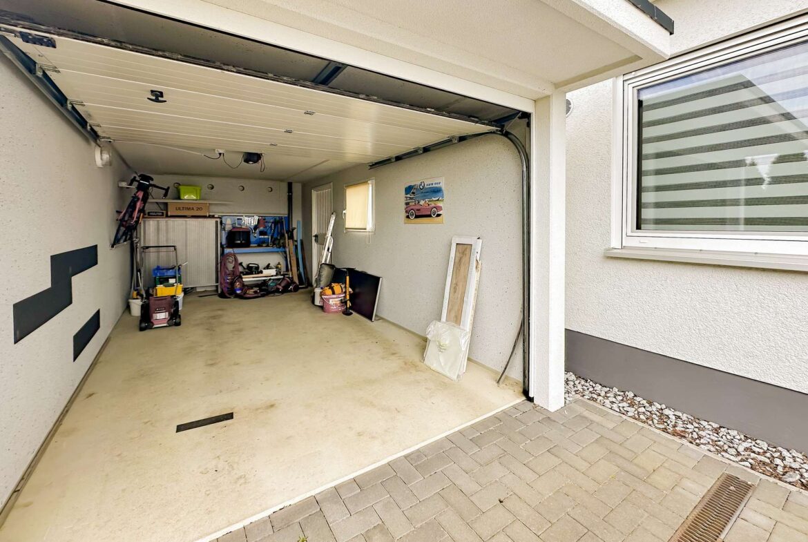 Große Garage