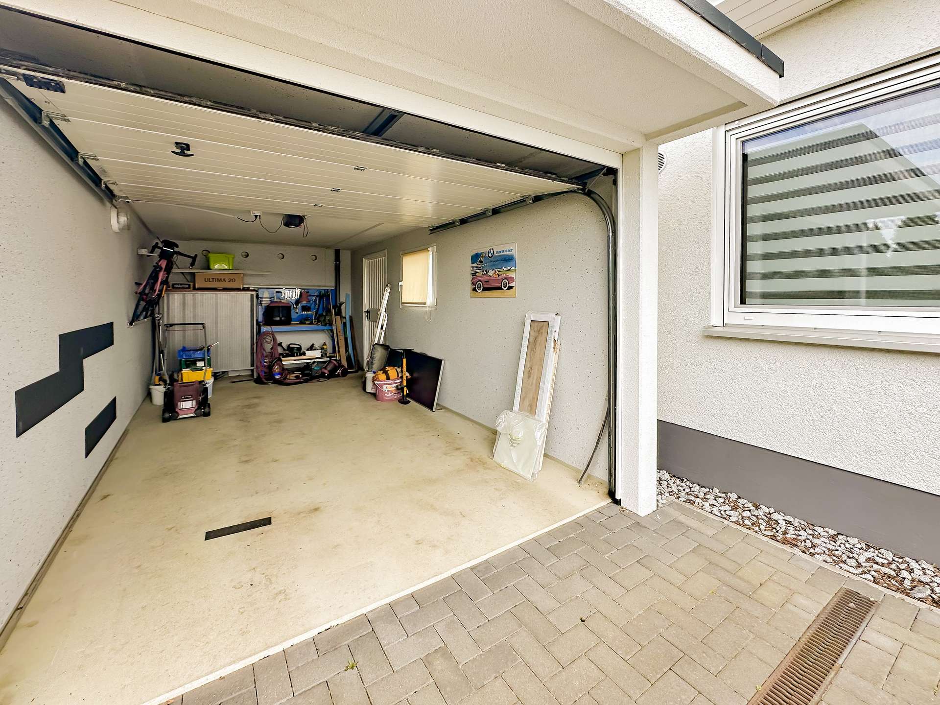Große Garage