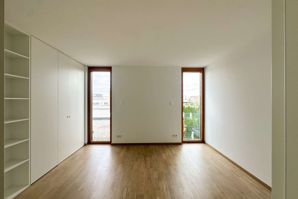 Großzügiges Schlafzimmer