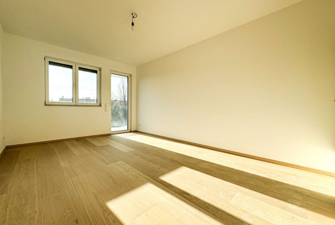 Kinderzimmer mit Balkonzugang