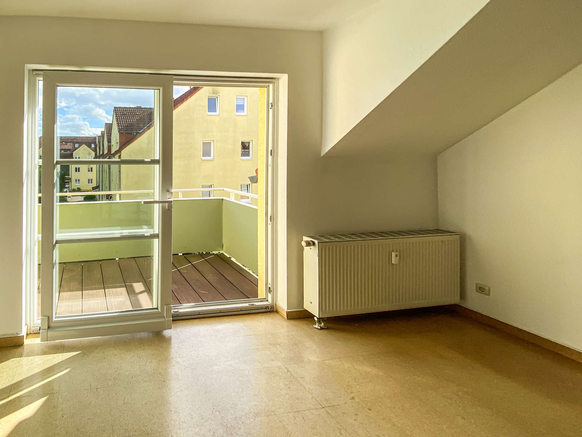 Wohnküche mit Balkonzugang
