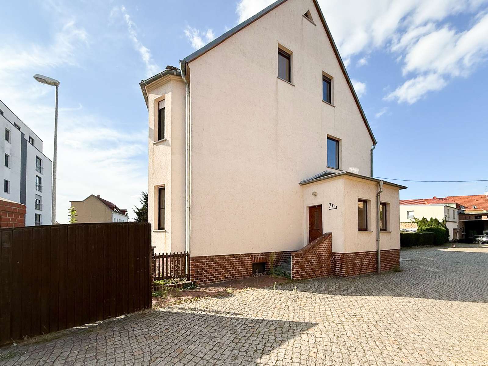 Hausansicht mit Vordereingang