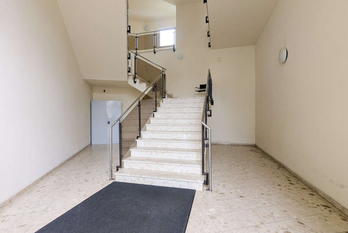 Haus33_Treppen nach oben